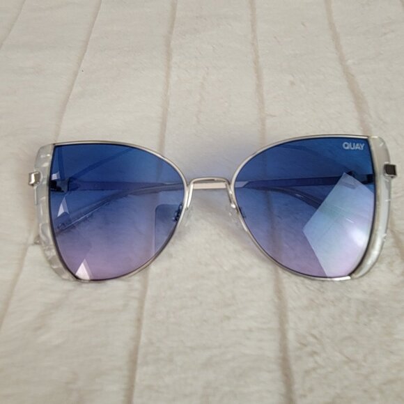 QUAY // ltd ed mother of pearl detail butterfly frame blue violet fade lens - Picture 2 of 16